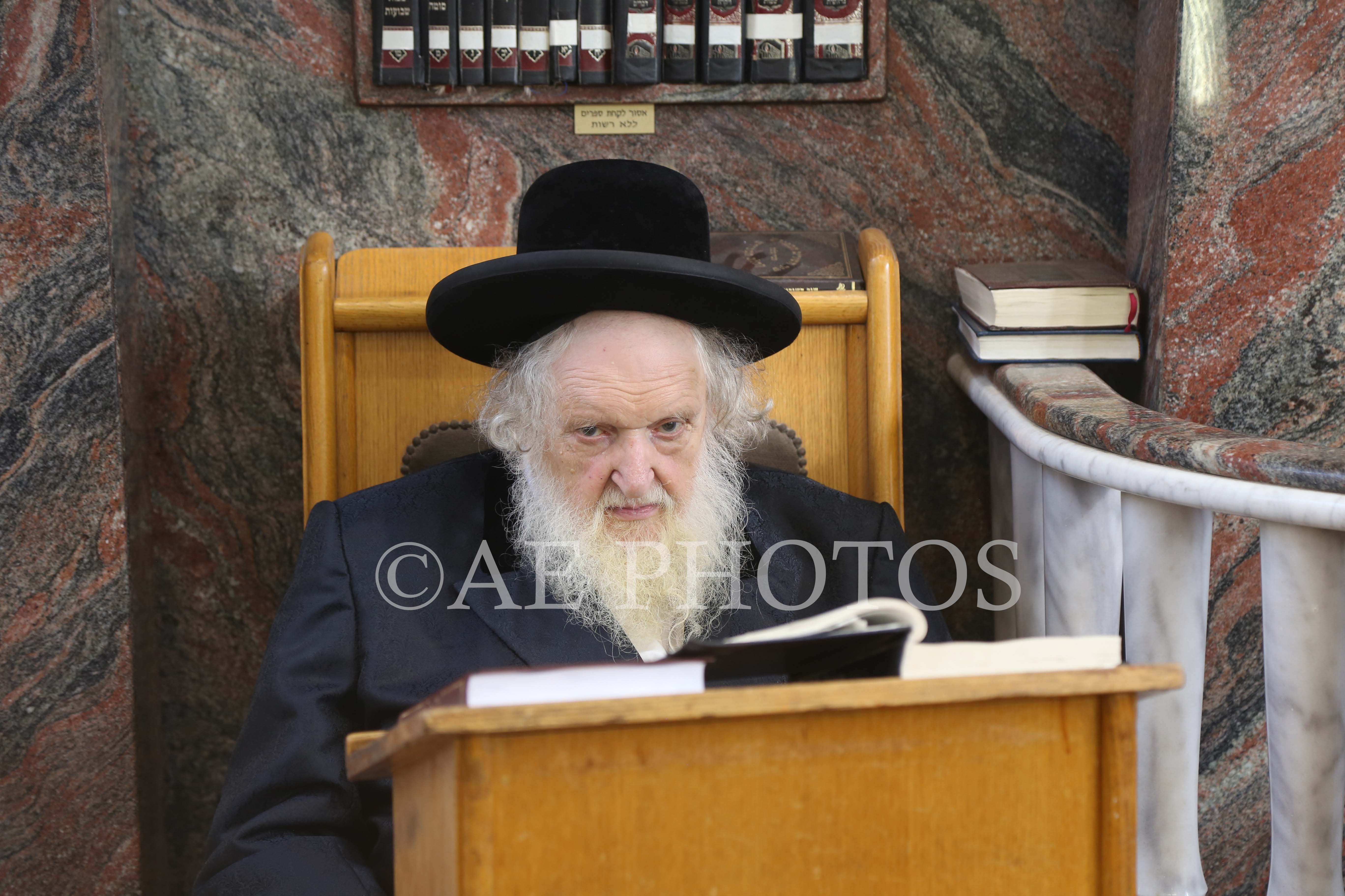 Rav Moshe Shternbach